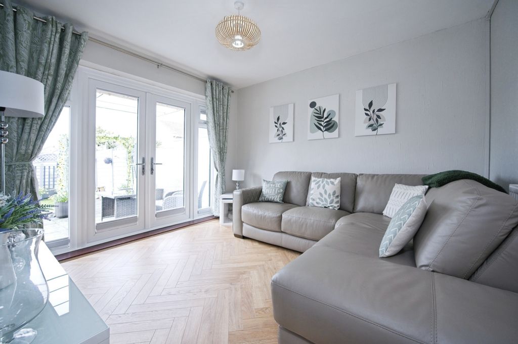 Property photo 2 of 15 Living / Dining Room