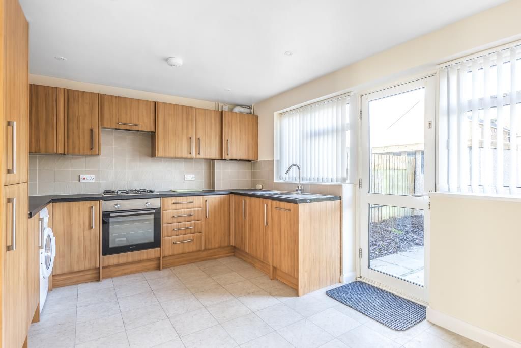 Property photo 3 of 10 Kitchen