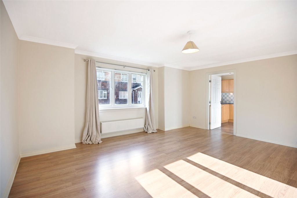 Property photo 2 of 22 Picture No. 06