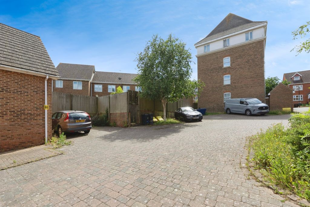 Property photo 2 of 12