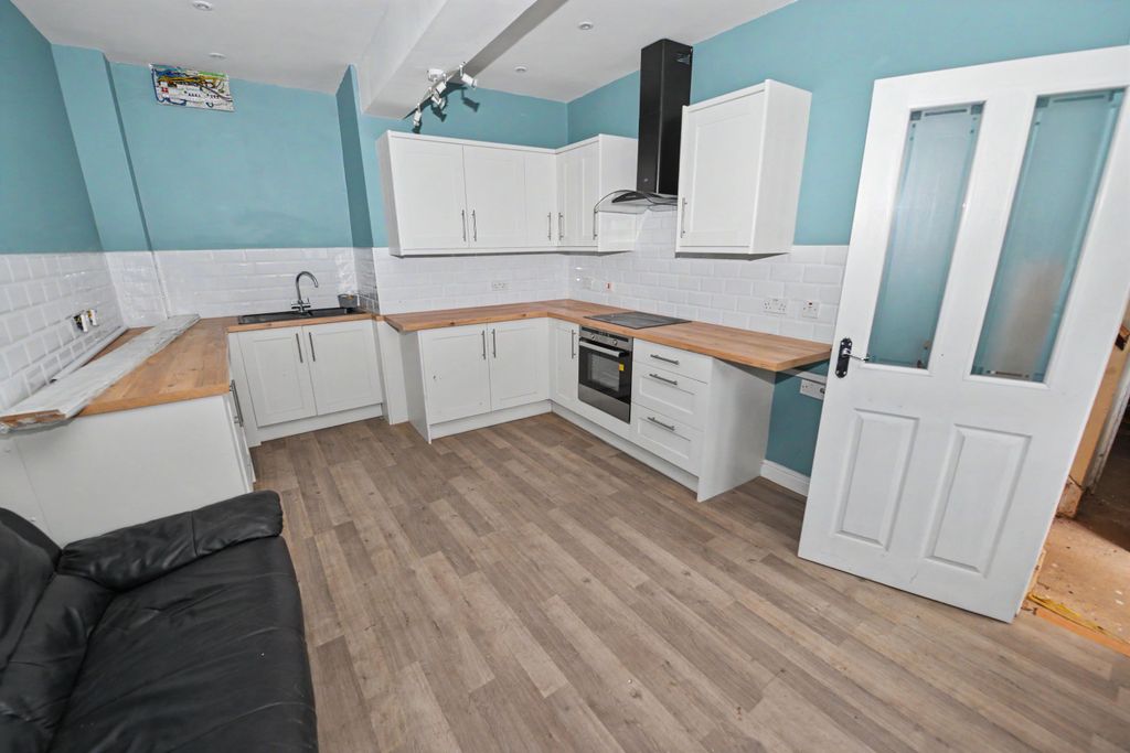 Property photo 3 of 19 1 5 And 7 Hardings Court, Head Street, Pershore, Wr10 1DL
