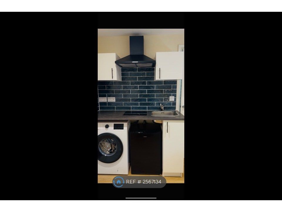 Property photo 3 of 6 Kitchen