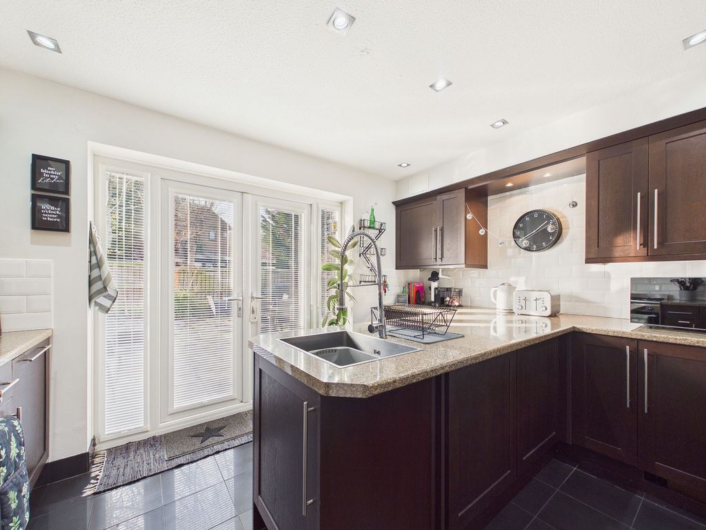 Property photo 3 of 12 Kitchen