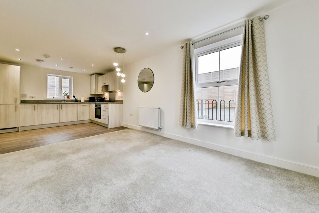 Property photo 2 of 18 Living/Kitchen