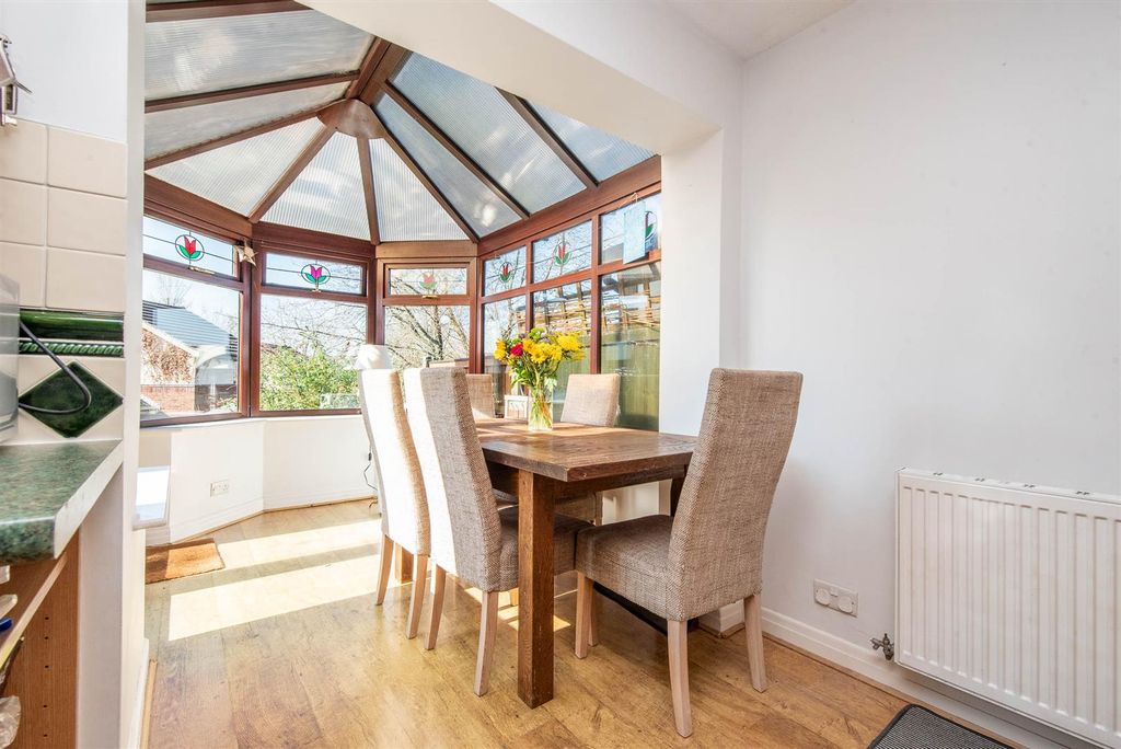 Property photo 3 of 19 Conservatory