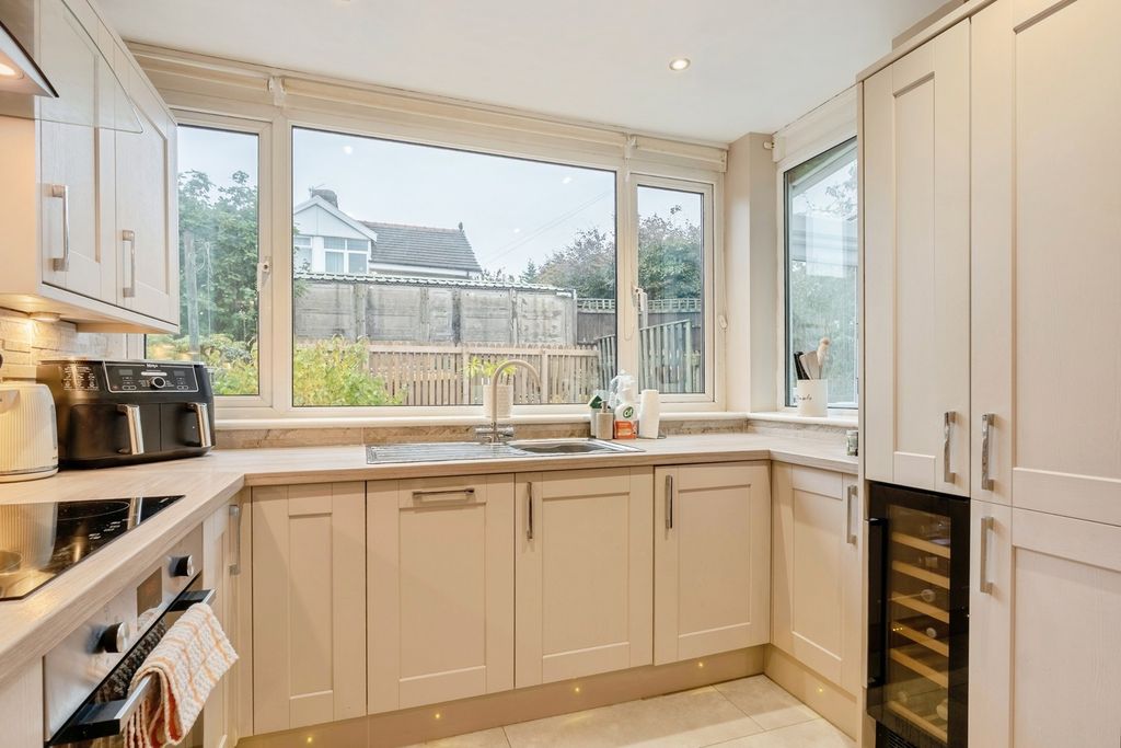 Property photo 3 of 17 Photo