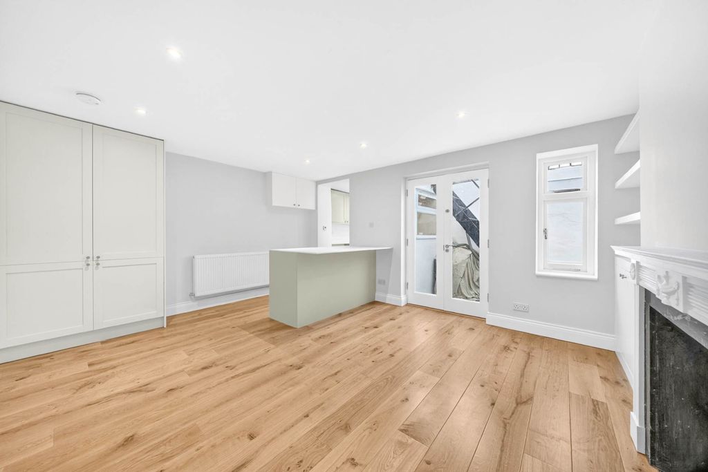 Property photo 2 of 8