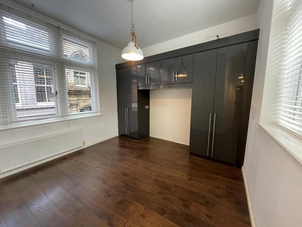 Property photo 3 of 6 Bedroom