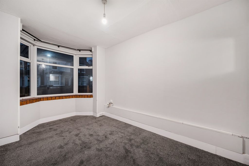 Property photo 3 of 7 Living Room