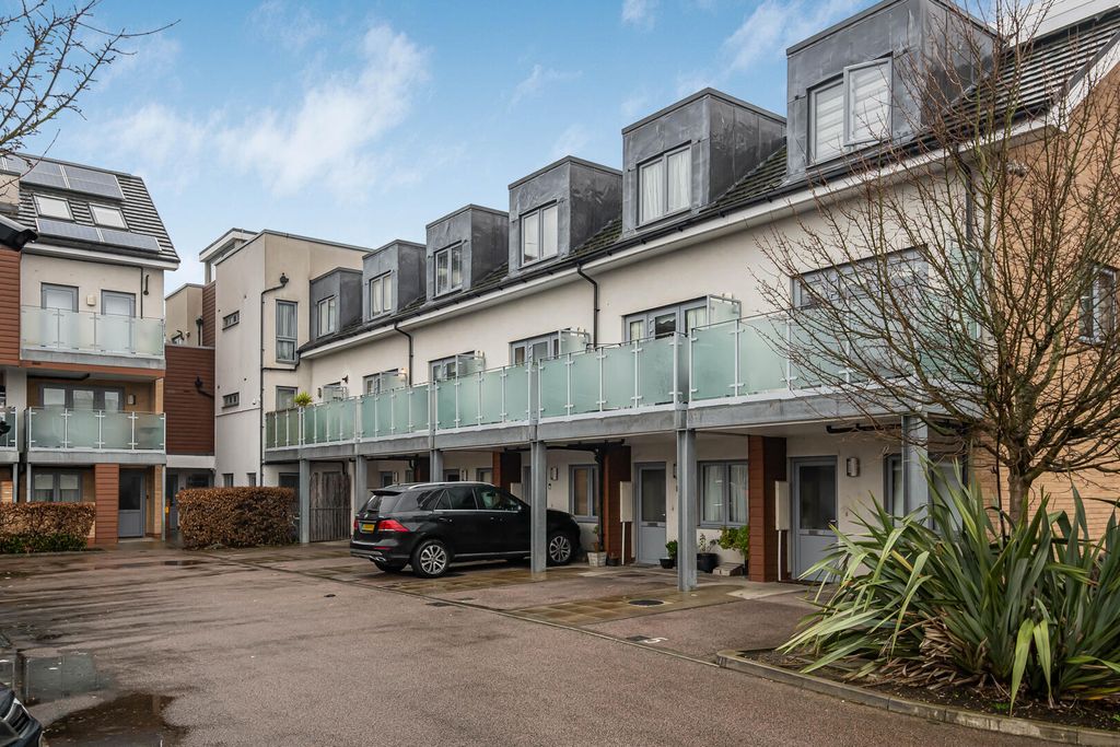 Property photo 1 of 16 Front (Exterior)