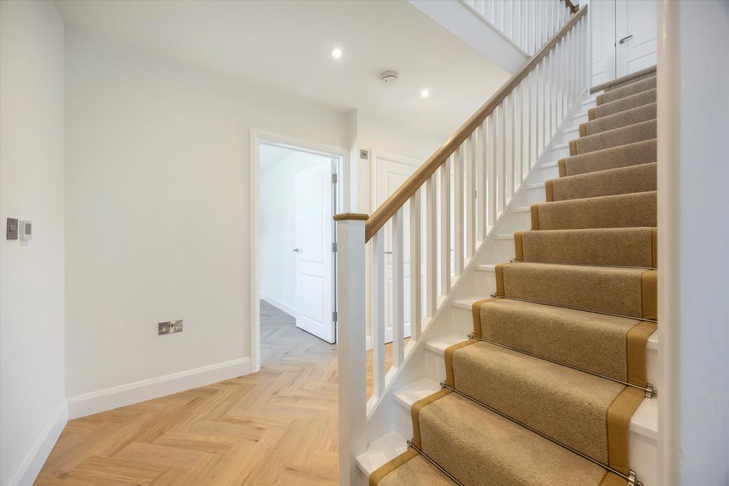 Property photo 2 of 17 Image