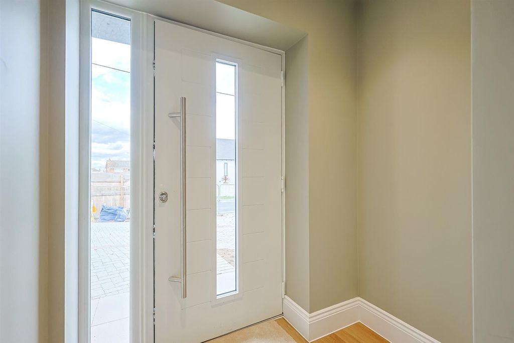 Property photo 3 of 25