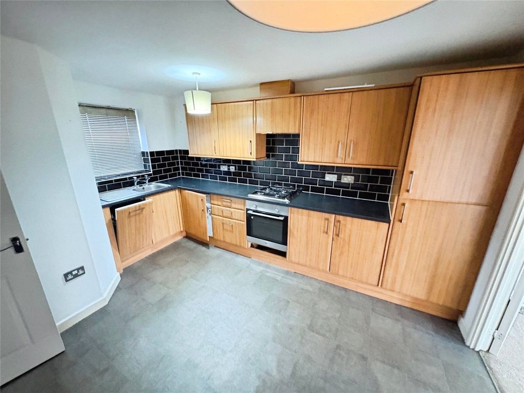 Property photo 3 of 11 Kitchen