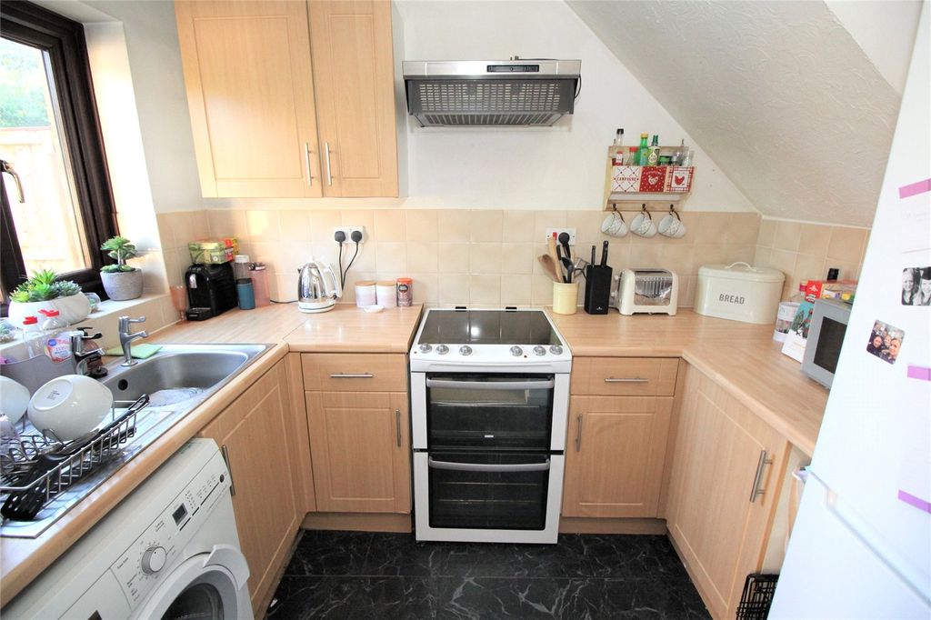 Property photo 3 of 6 Kitchen