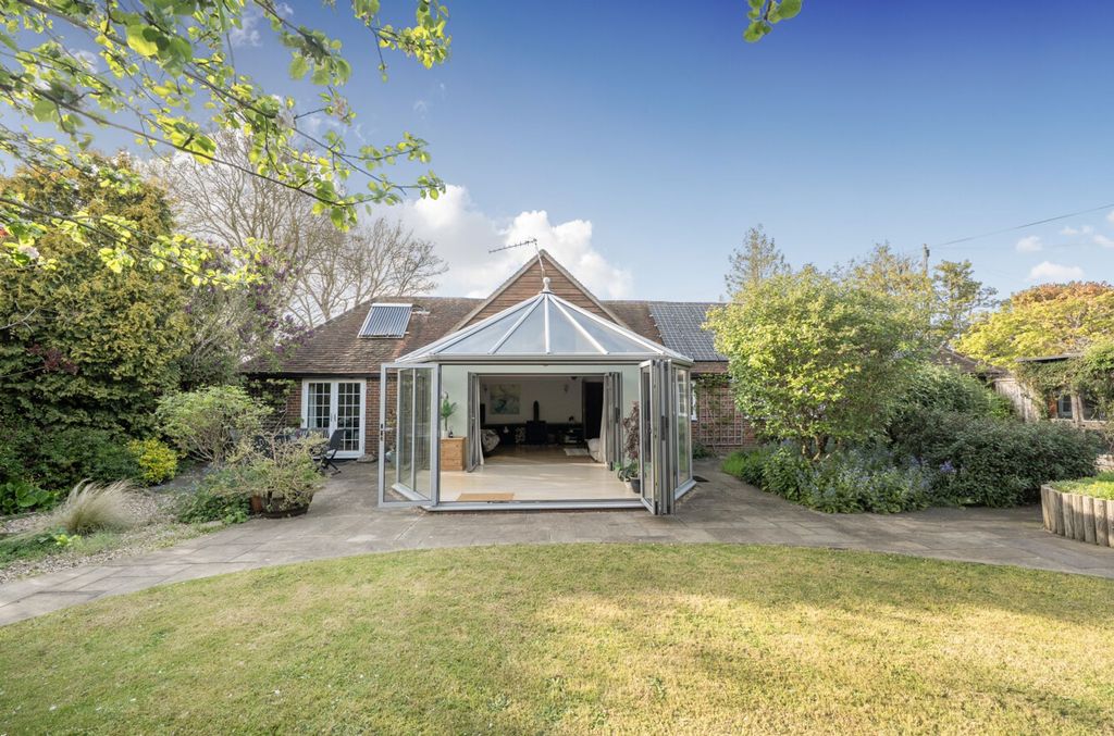Property photo 2 of 31