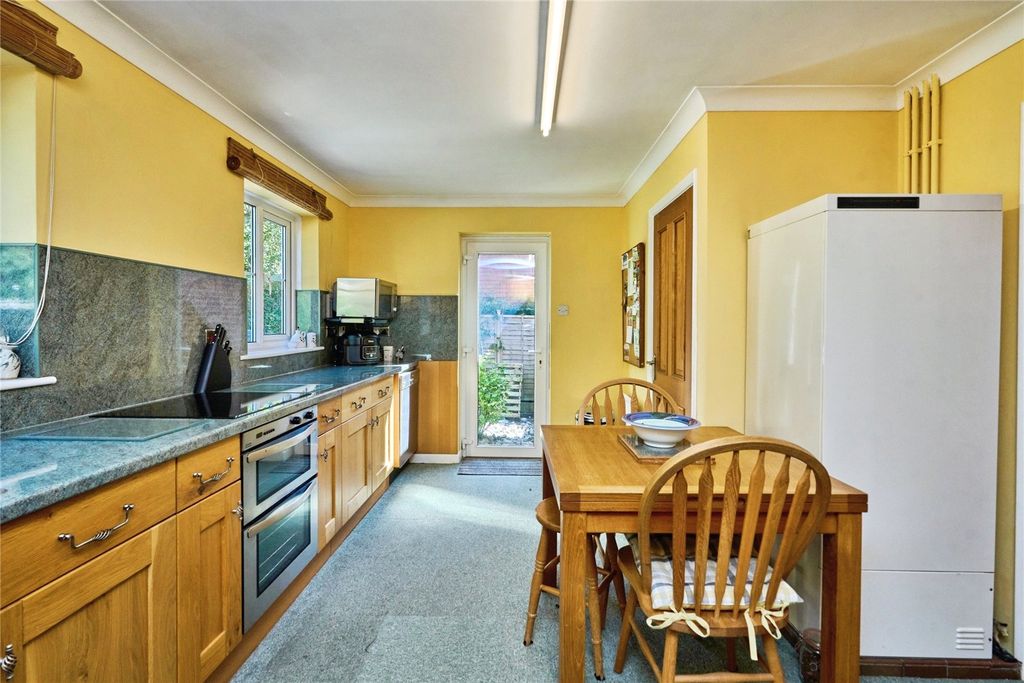Property photo 3 of 26 Kitchen/Breakfast