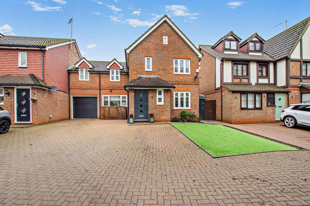 Property photo 1 of 23 8674423-Exterior01-800.Jpg