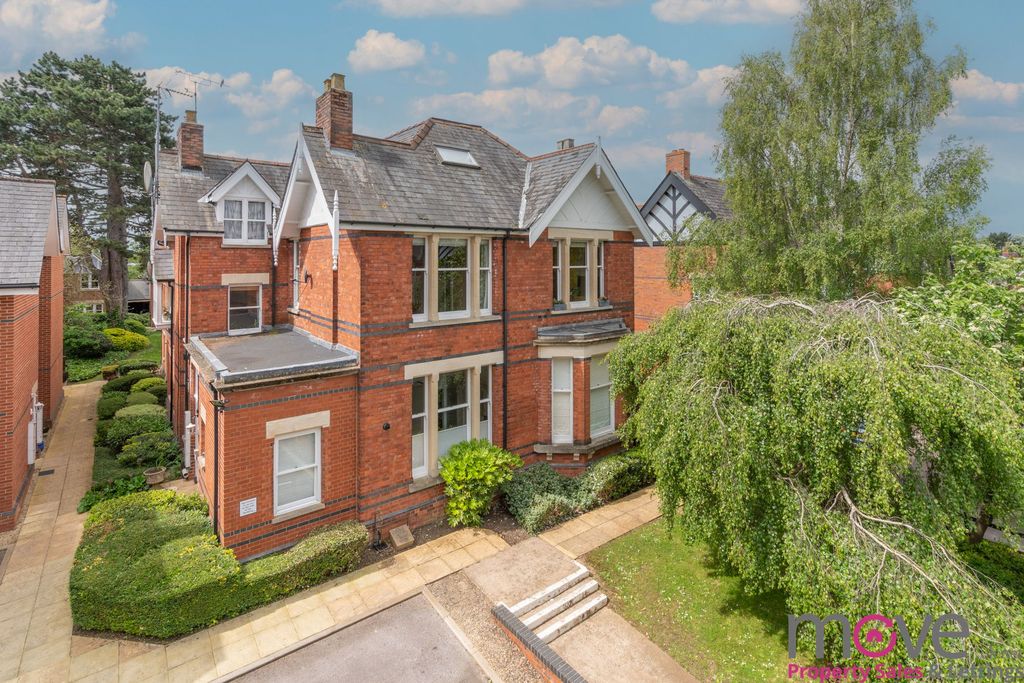 Property photo 1 of 12 Photo 14