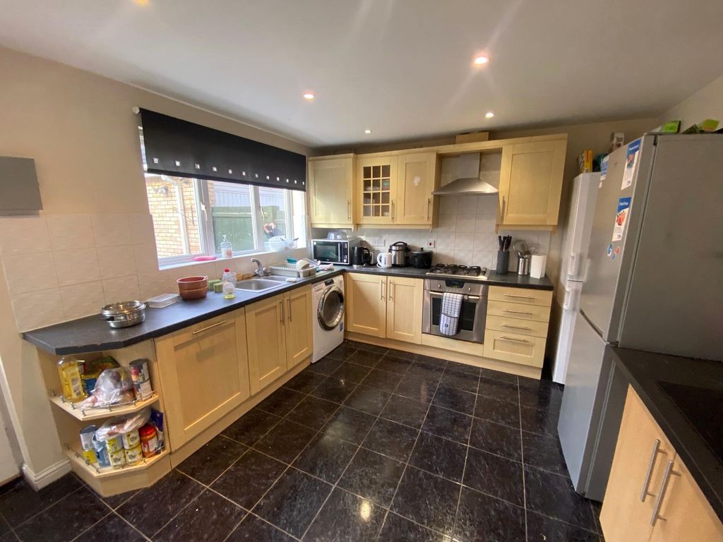 Property photo 2 of 18 Image