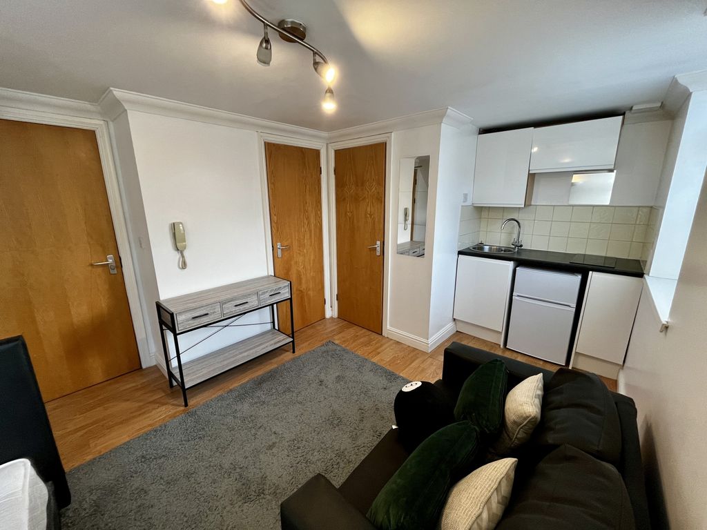 Property photo 3 of 5 Gallery