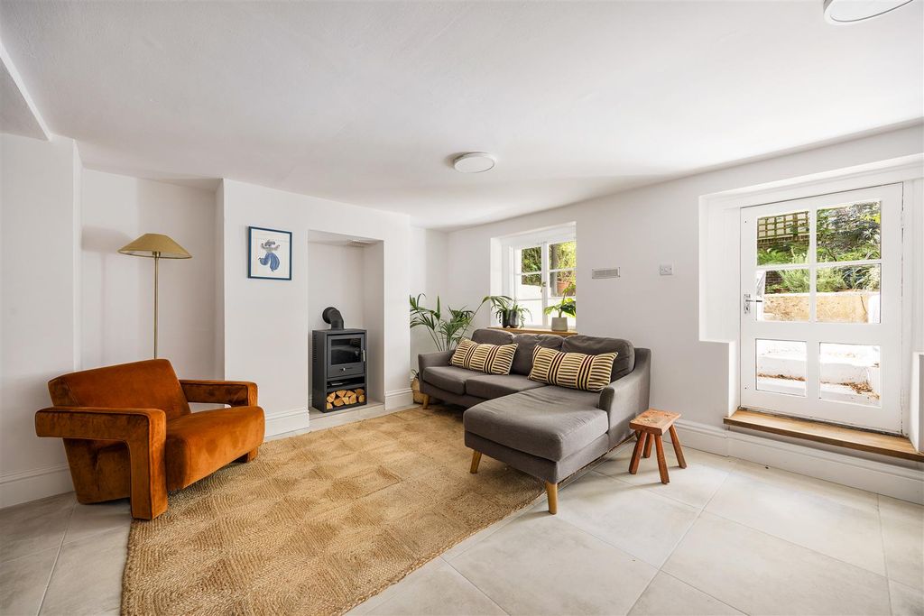 Property photo 2 of 31 Tottenham Green East, N15