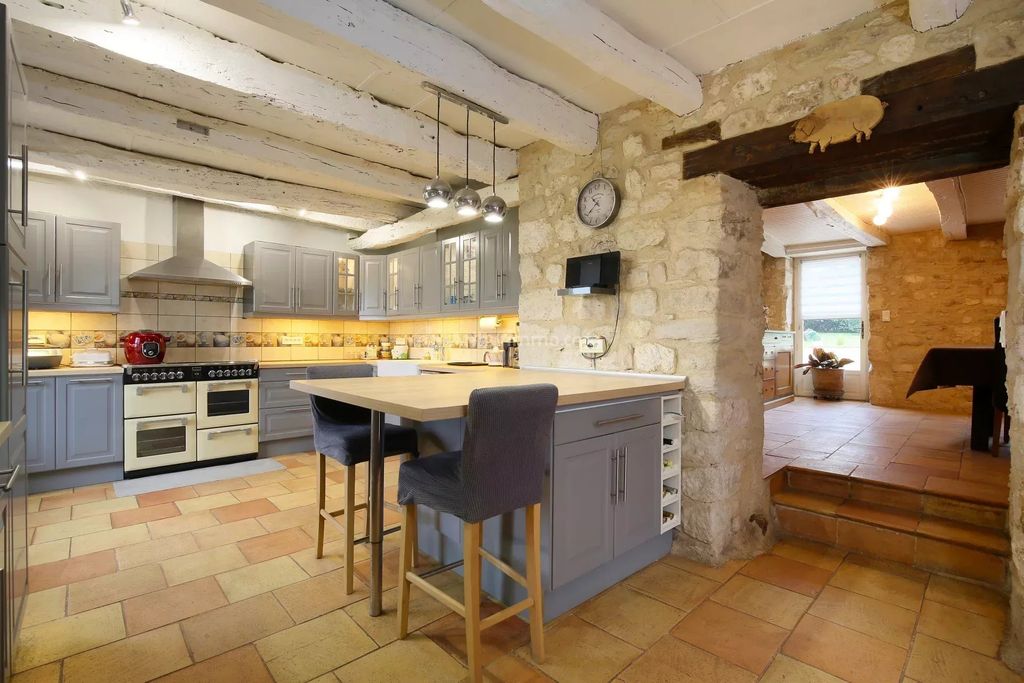 Property photo 2 of 17