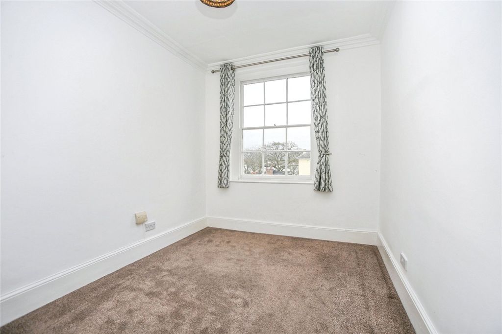 Additional image 8 of 3 bed flat to rentPittville Lawn, Cheltenham, Gloucestershire GL52