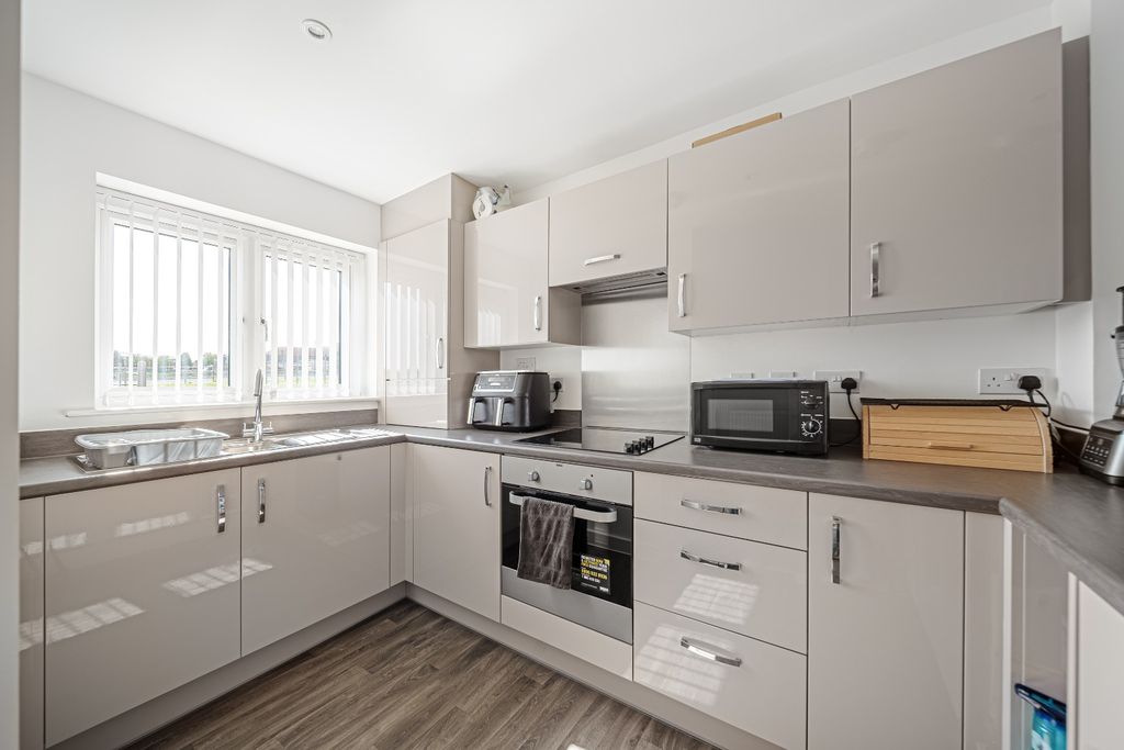 Property photo 2 of 14 3840402