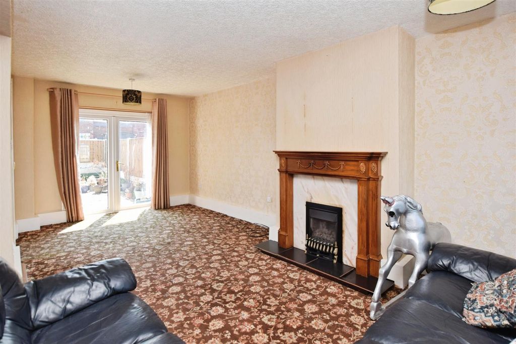 Property photo 2 of 20 Lounge