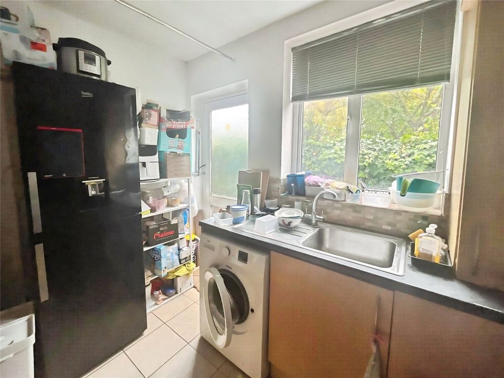 Property photo 3 of 8 Kitchen