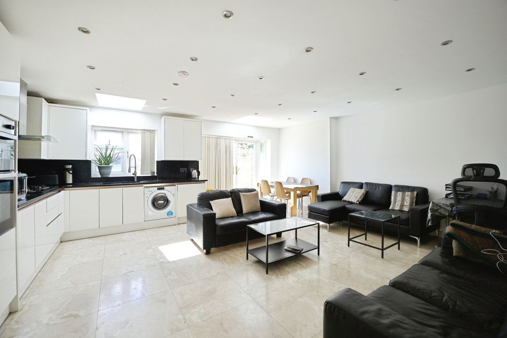 Property photo 3 of 20 Pbox-Img.Jpg