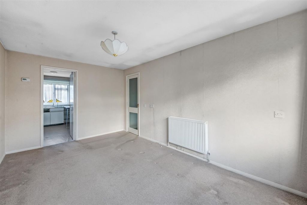 Property photo 2 of 9 2