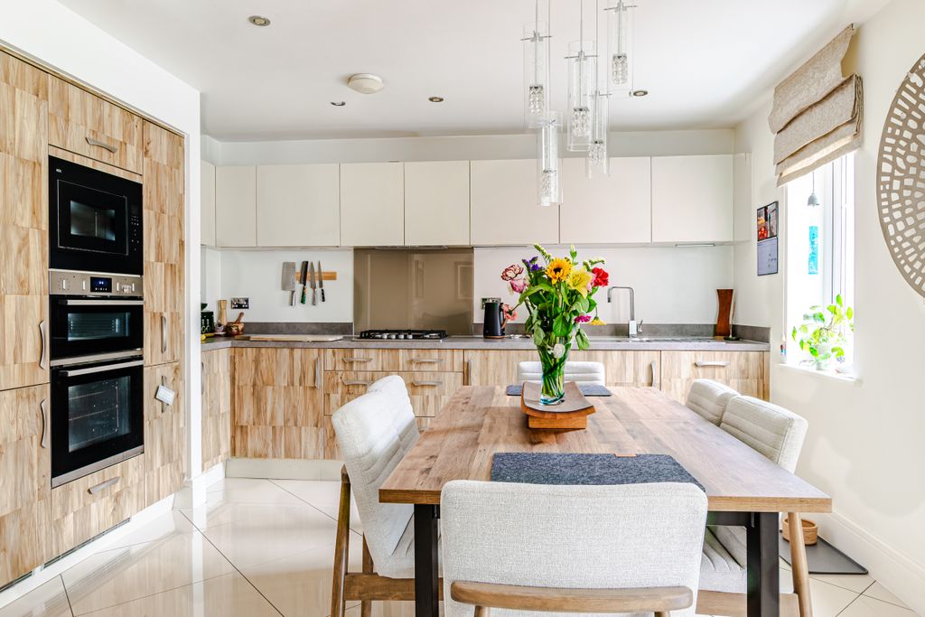 Property photo 3 of 30 Kitchen2