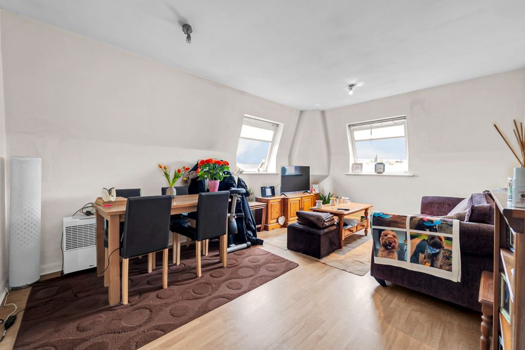 Property photo 2 of 8 4827701