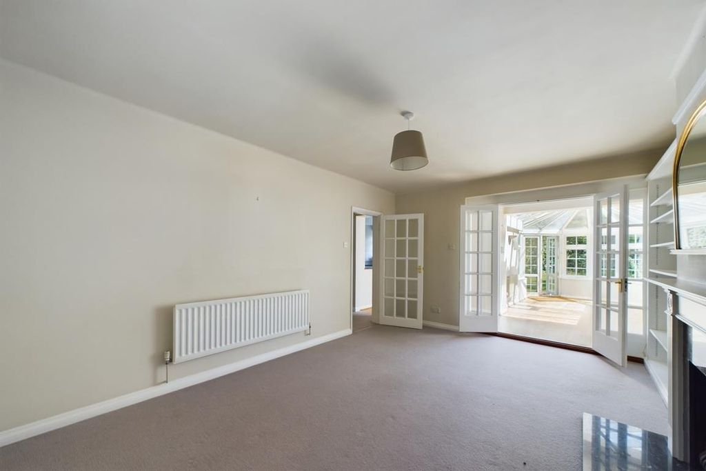 Property photo 3 of 33 Cam01894G0-Pr0107-Still027.Jpg