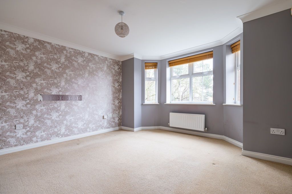 Property photo 3 of 17 Lounge