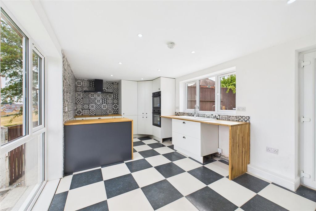 Property photo 2 of 22 Kitchen/Diner