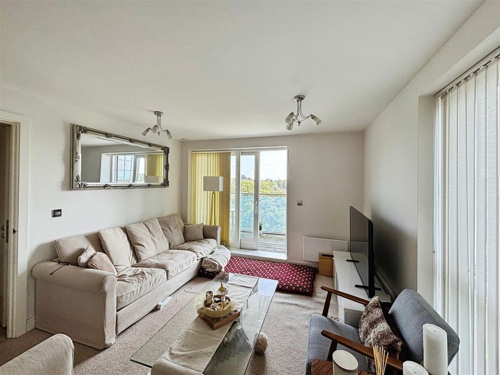 Property photo 3 of 9 Open Plan Lounge/Kitchen