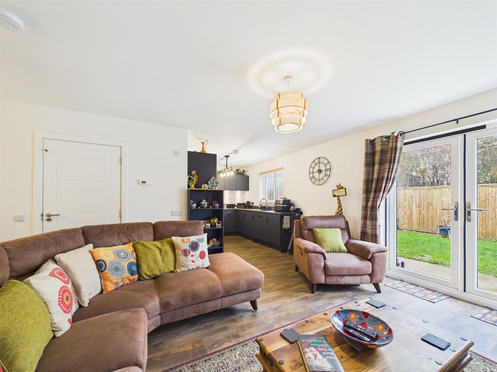 Property photo 2 of 21 Cam01486G0-Pr1051-Still006.Jpg