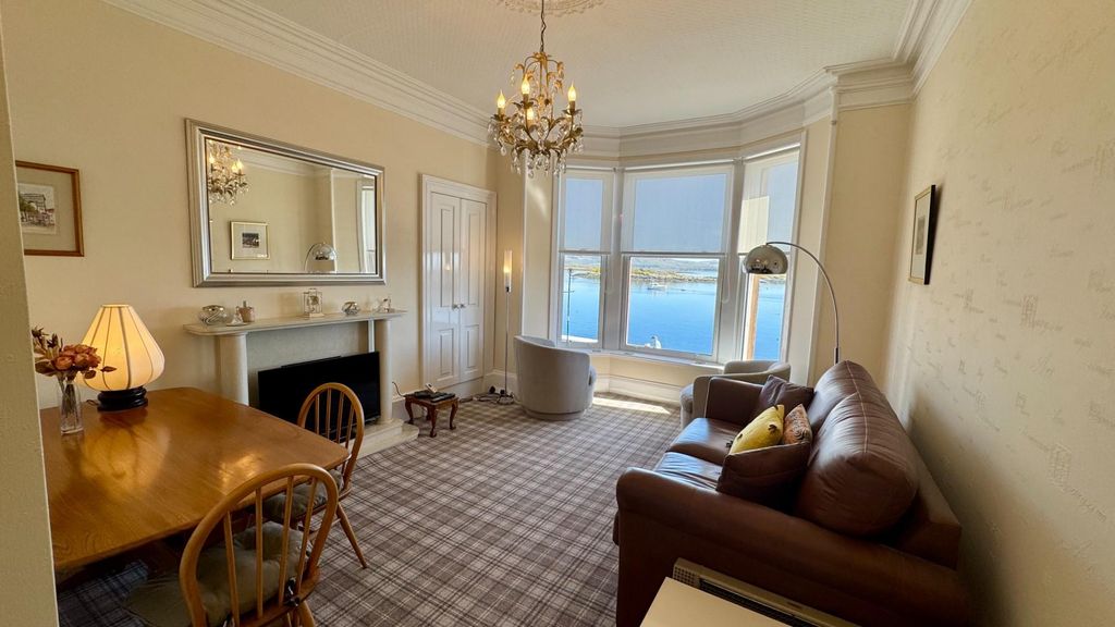 Property photo 2 of 35 Lounge