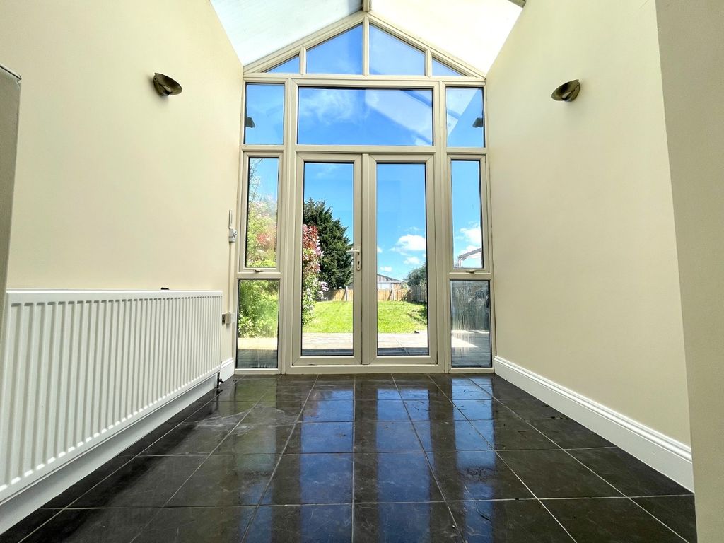 Property photo 2 of 16 5098913