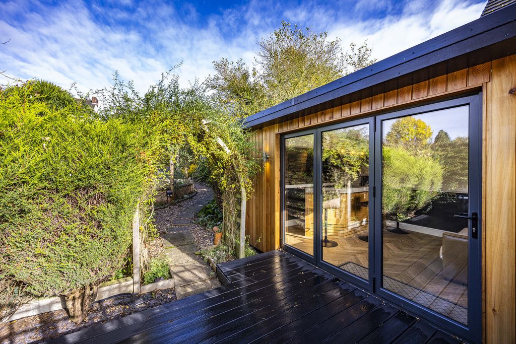 Property photo 2 of 24