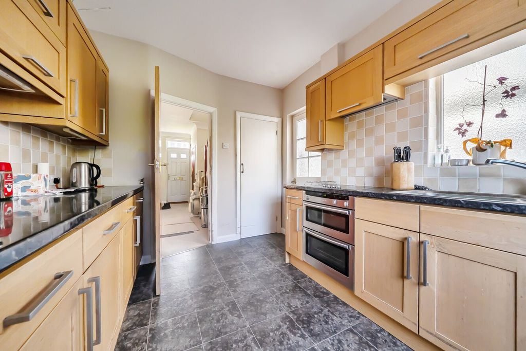 Property photo 2 of 24 Picture No. 12