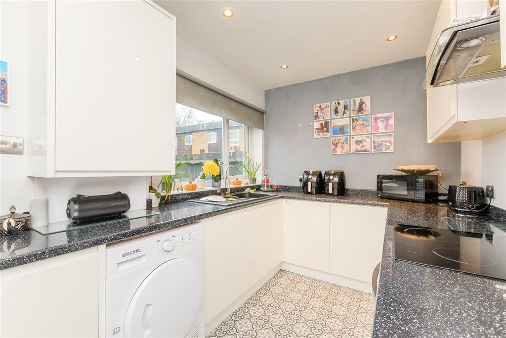 Property photo 1 of 9 Kitchen