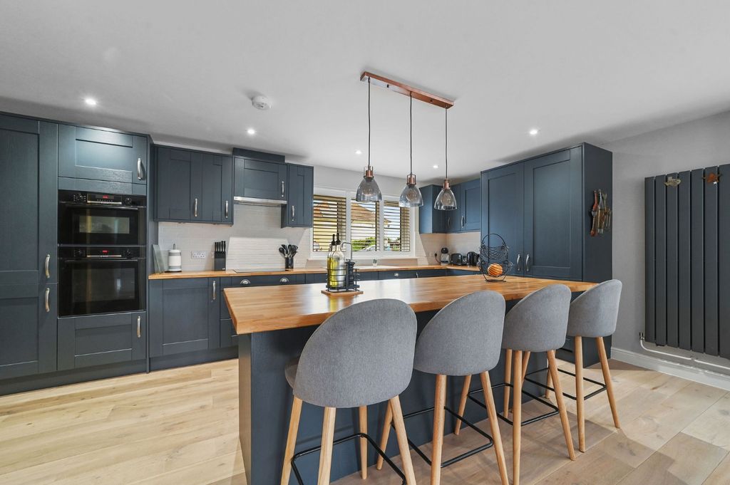 Property photo 2 of 16 4638521