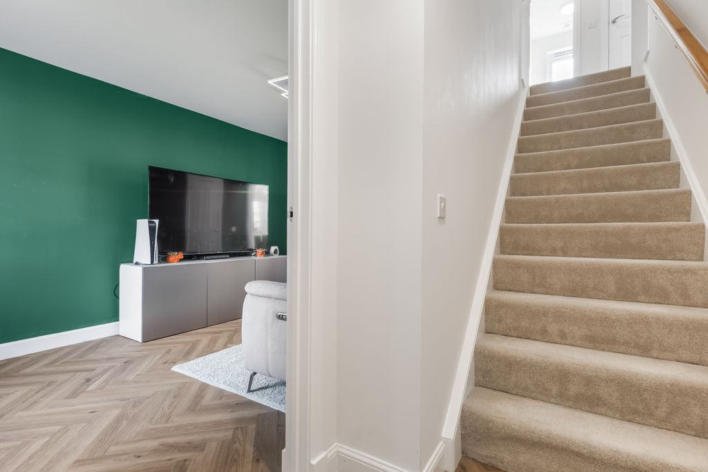 Property photo 3 of 31