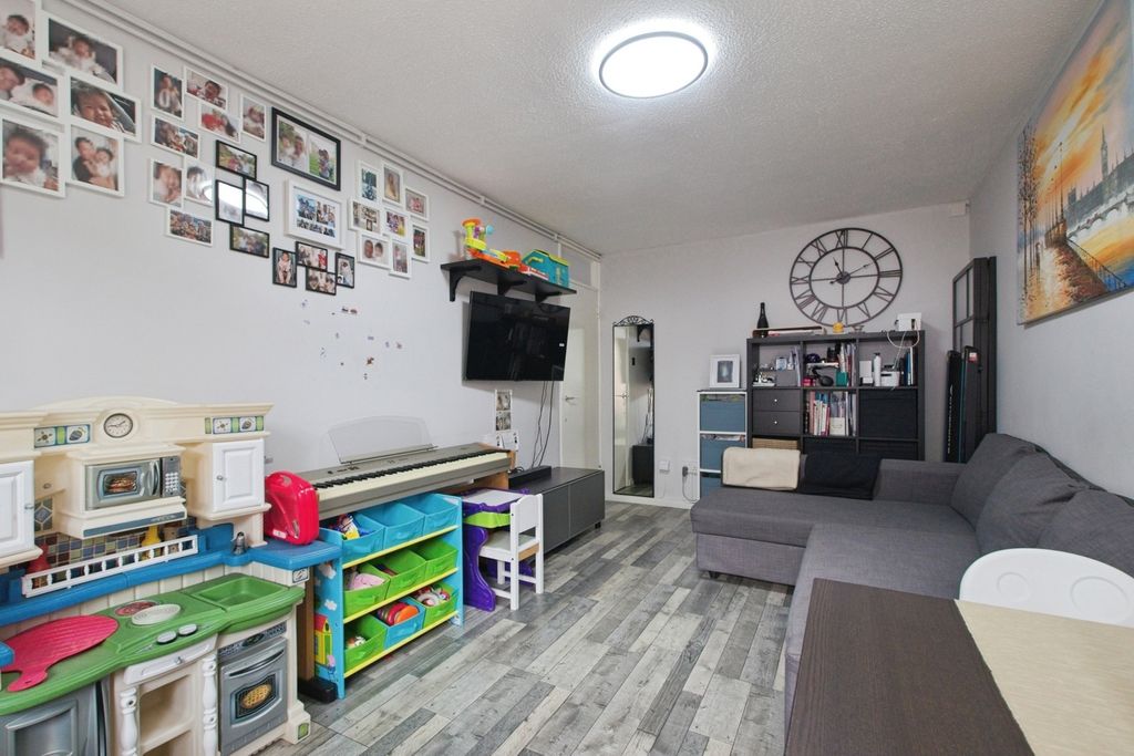 Property photo 2 of 17 Photo