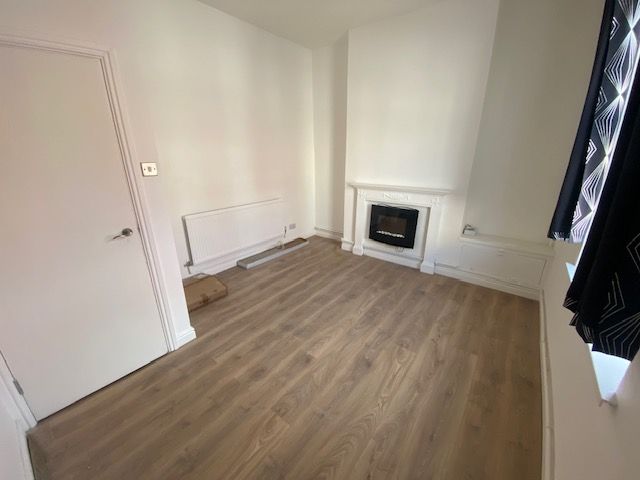 Property photo 1 of 6 Living Room