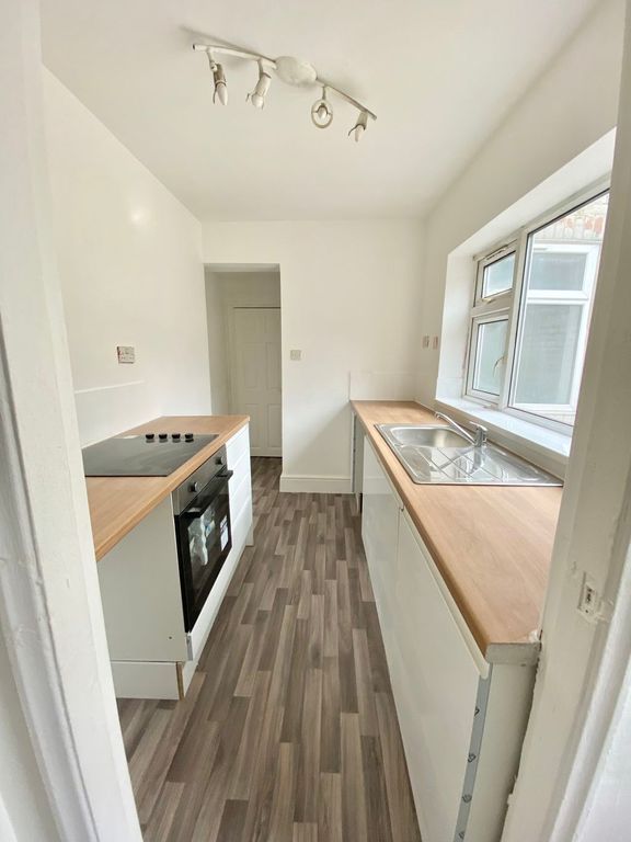 Property photo 3 of 13 Kitchen