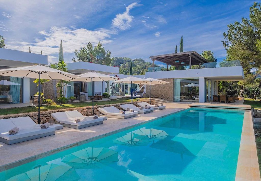 Property photo 3 of 24